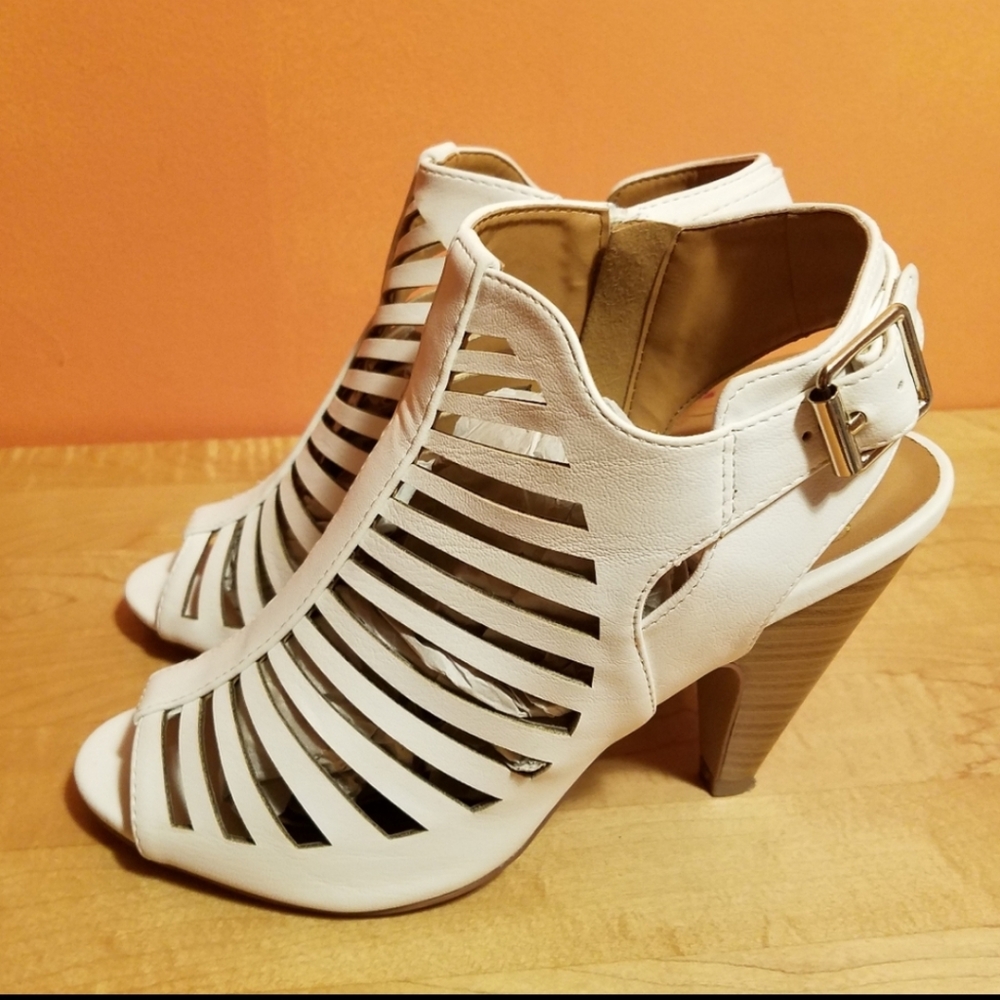 Women Buckle Heels